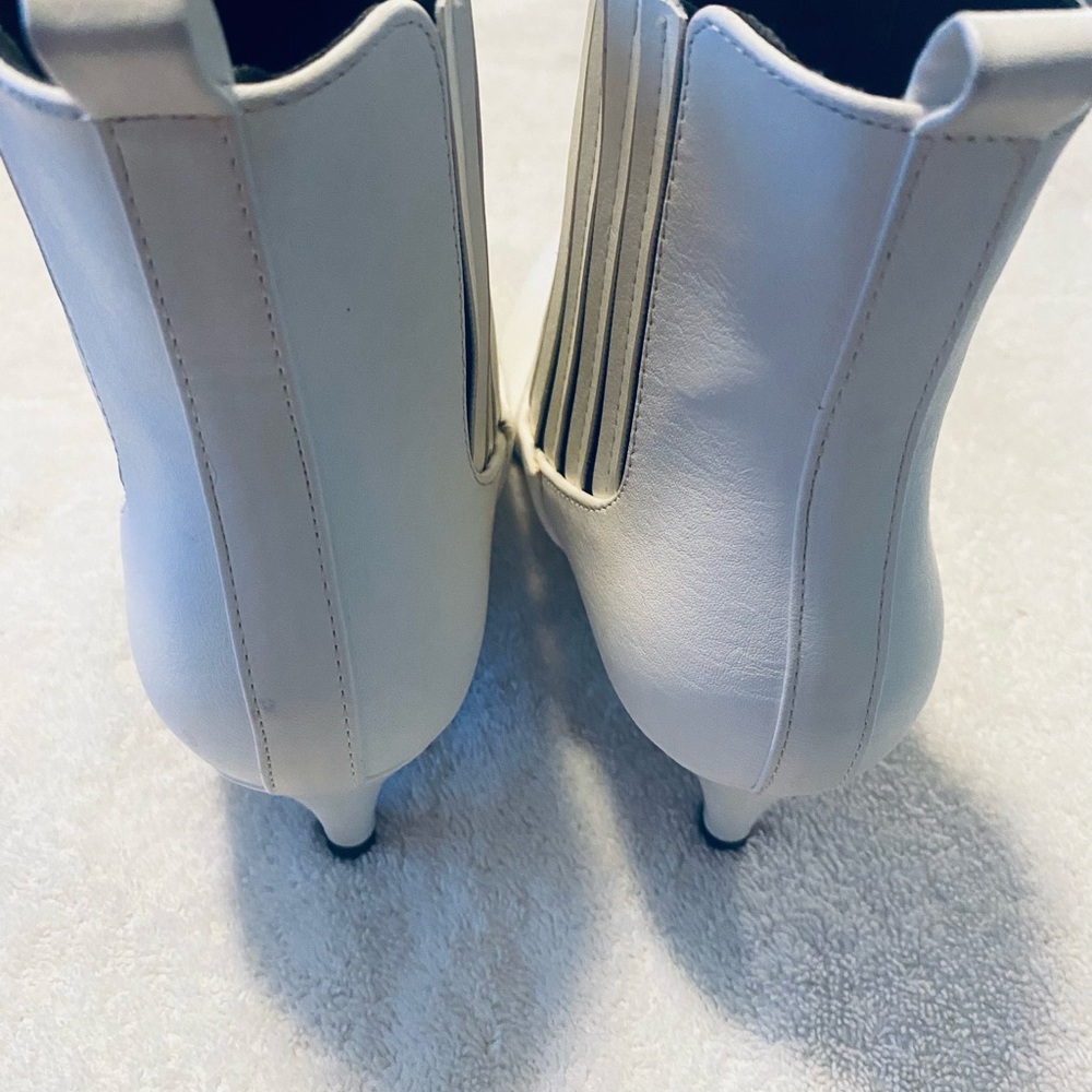 Brand New Pure White Ankle Boots By QUPID - Size 9 1/2 - Heel Height 2” - box 21 - Picture 7 of 7